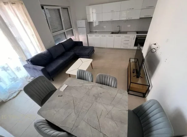 Tirane, jepet me qera apartament 2+1 Kati 5, 75 m² 550 € 