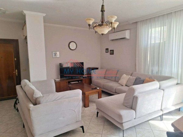 Tirane, jepet me qera apartament 3+1+Ballkon Kati 5, 110 m² 700 € (Siri Kodra)