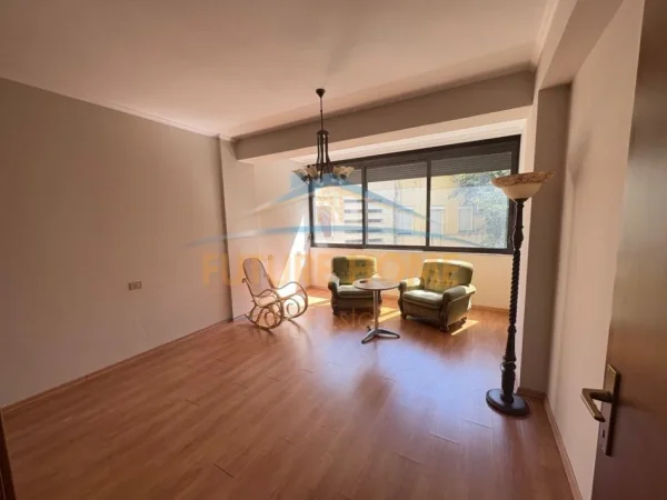 2+1 per qira, ne Myslym Shyri, prane Drejtorise se Policise; 750 €