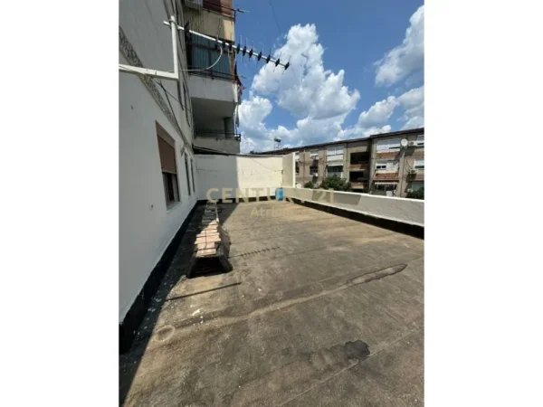 Tirane, jepet me qera apartament 2+1 Kati 3, 145 m² 500 € 