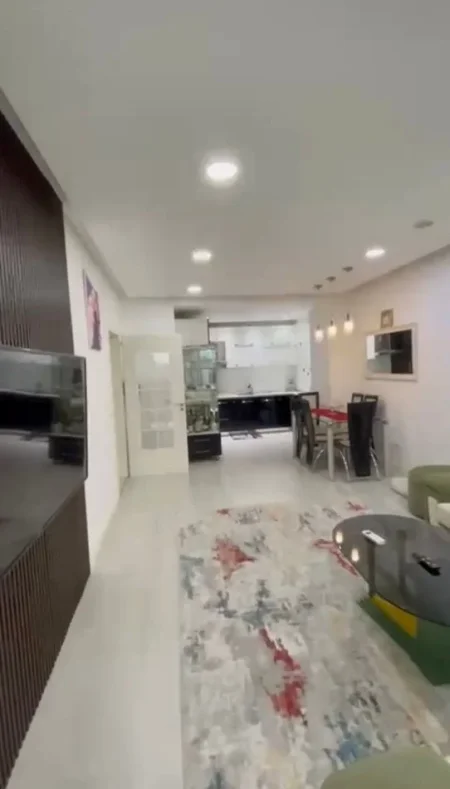 Tirane, jepet me qera apartament 1+1+Ballkon Kati 4, 65 m² 500 € (Kthesa e Kamzes)