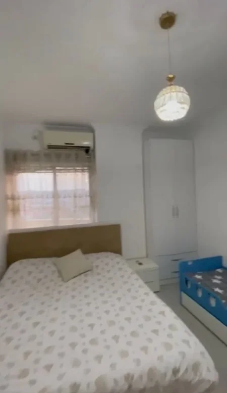Tirane, jepet me qera apartament 1+1+Ballkon Kati 4, 65 m² 500 € (Kthesa e Kamzes)