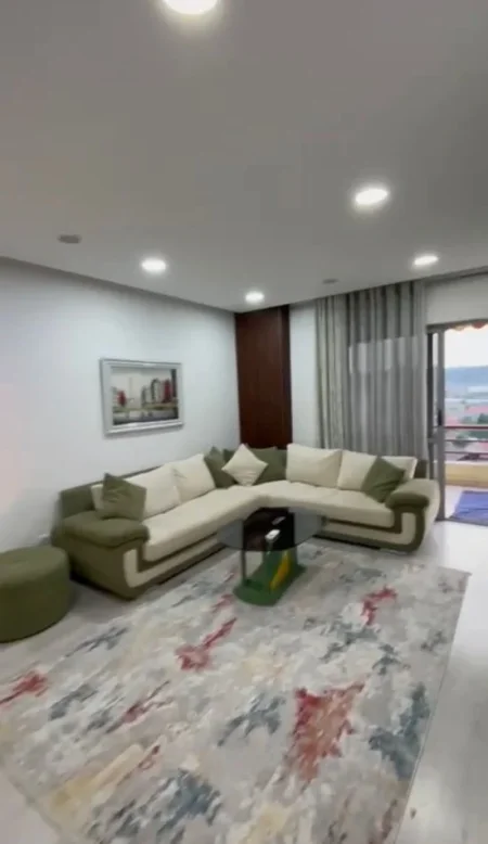 Tirane, jepet me qera apartament 1+1+Ballkon Kati 4, 65 m² 500 € (Kthesa e Kamzes)