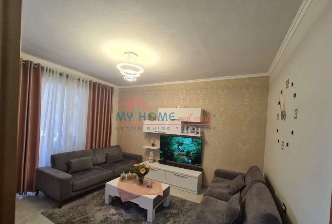 Tirane, jepet me qera apartament 1+1+Ballkon Kati 5, 70 m² 550 € (Kongesi i Manastirit)