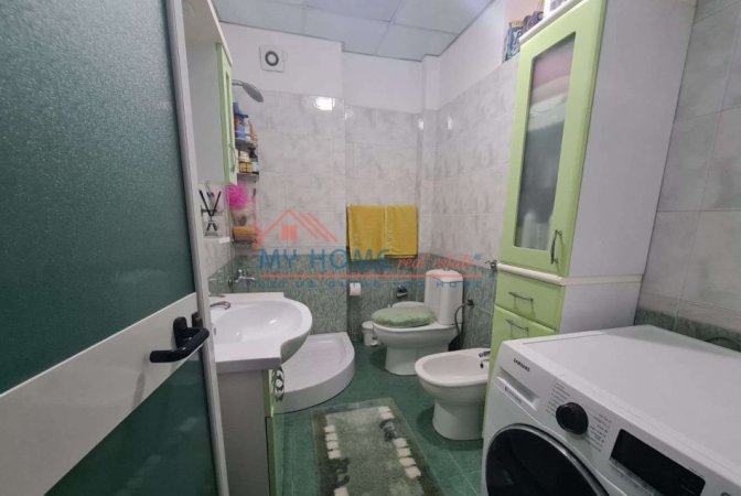 Tirane, jepet me qera apartament 1+1+Ballkon Kati 5, 70 m² 550 € (Kongesi i Manastirit)