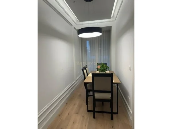 Tirane, jepet me qera apartament 2+1 Kati 6, 97 m² 900 € (Myslym Shyr)