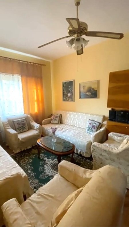 Jepet me Qera Apartament 2+1 Ne Unaze Afer Trenit  ,tek Ish Restorant Durresi,  450 €URO
