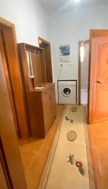 Jepet me Qera Apartament 2+1 Ne Unaze Afer Trenit  ,tek Ish Restorant Durresi,  450 €URO