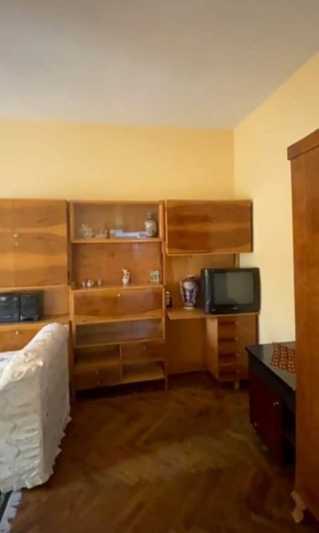 Jepet me Qera Apartament 2+1 Ne Unaze Afer Trenit  ,tek Ish Restorant Durresi,  450 €URO