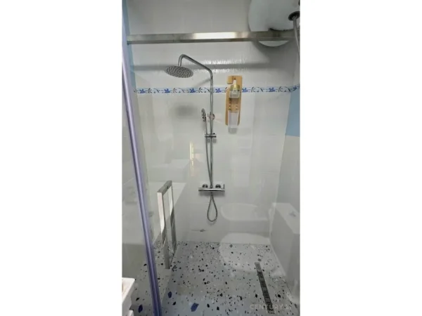 Tirane, jepet me qera apartament 3+1 Kati 4, 126 m² 1.350 € (Liqeni I Thate)