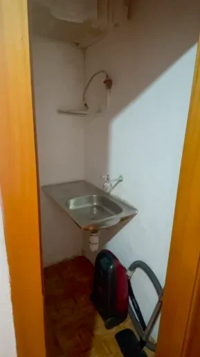 Tirane, jepet me qera apartament 2+1 Kati 4, 75 m² 450 € (Rruga Ferid Xhajko)