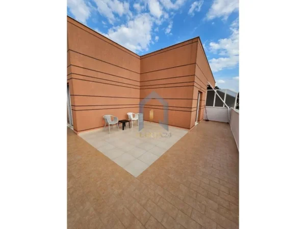Tirane, jepet me qera apartament 2+1+Ballkon Kati 5, 160 m² 520 € (Kombinat)