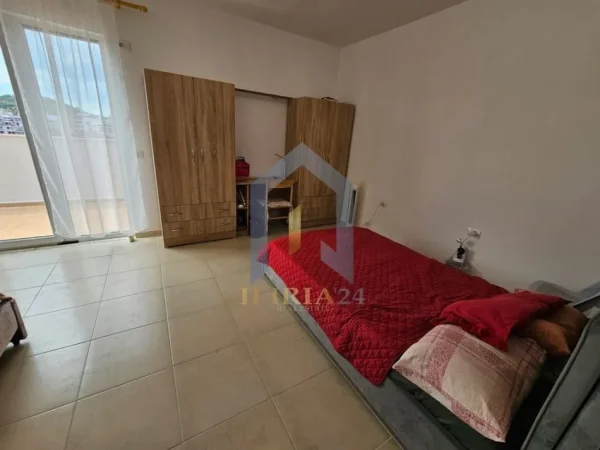 Tirane, jepet me qera apartament 2+1+Ballkon Kati 5, 160 m² 520 € (Kombinat)