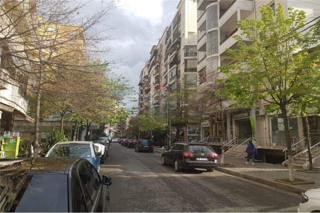 Tirane, shitet ambjent biznesi Kati 0, 52 m² 108.000  (Siri Kodra)