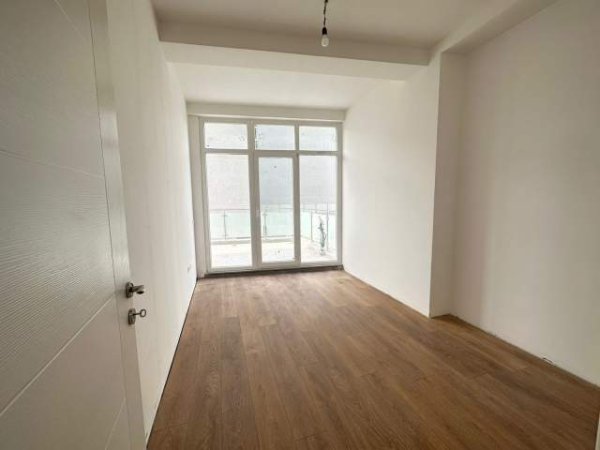 Tirane, jepet me qera zyre Kati 6, 114 m² 1.300 Euro