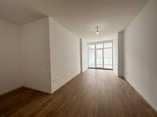 Tirane, jepet me qera zyre Kati 6, 114 m² 1.300 Euro