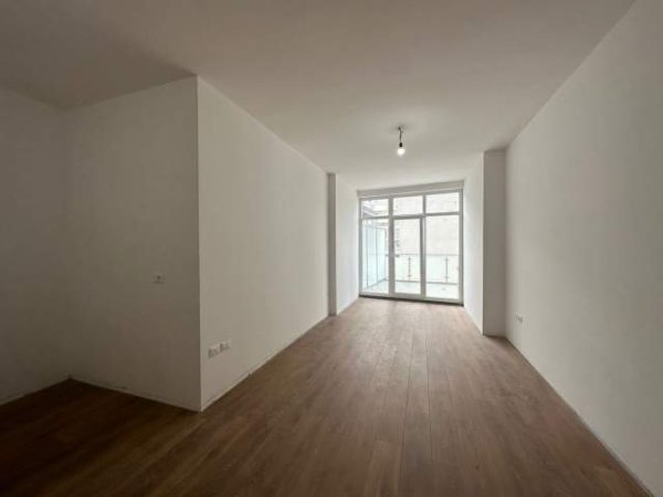 Tirane, jepet me qera zyre Kati 6, 114 m² 1.300 Euro