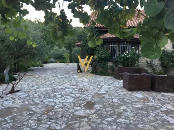 Tirane, shitet Vile 3+1+A+BLK Kati 0, 2.000 m² 500.000 Euro (PEZE HELMAS)