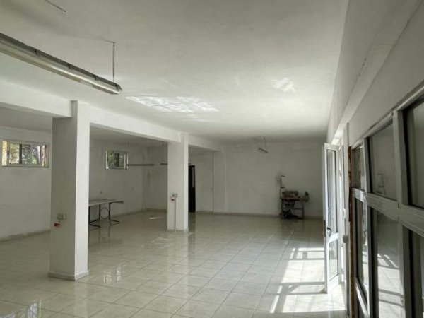 Tirane, jepet me qera ambjent biznesi Kati 0, 130 m² 55.000 Leke (Rr Alush Frakulla)