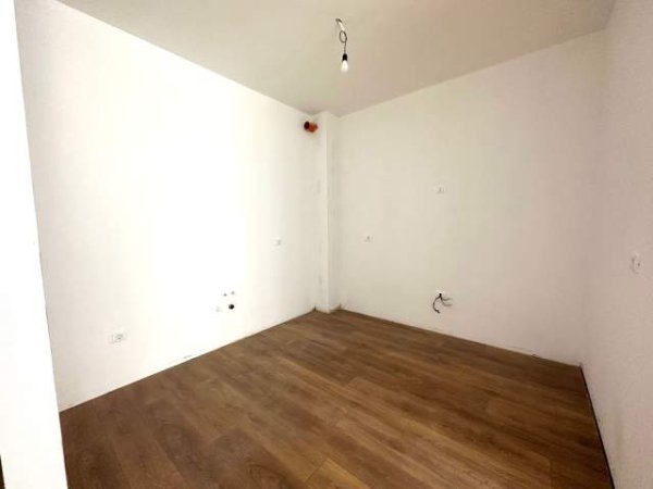 Tirane, jepet me qera apartament 3+1+BLK Kati 2, 114 m² 1.300 Euro (Komuna e Parisit)