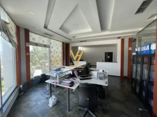 Tirane, jepet me qera lokal Kati 1, 450 m² 4.500 Euro (KASHAR)