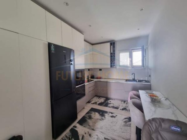 Tirane, shitet Vile 4+1 Kati 3, 525 m² 840.000 Euro (Jordan Misja)