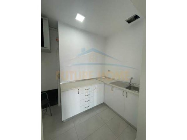Tirane, jepet me qera zyre Kati 14, 125 m² 1.500 Euro (Rruga e Elbasanit)