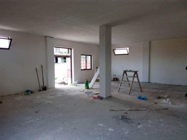 Tirane, jepet me qera ambjent biznesi Kati 0, 60.000 Leke (Rruga e Kokonozeve)