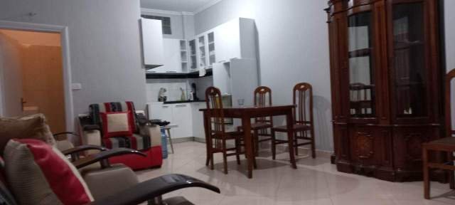 Tirane, jepet me qera ambjent biznesi Kati 0, 60.000 Leke (Rruga e Kokonozeve)