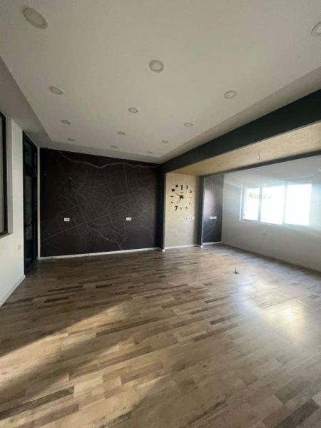 Tirane, jepet me qera ambjent biznesi Kati 4, 110 m² 1.300 Euro (Sami Frasheri)