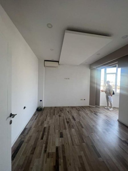 Tirane, jepet me qera ambjent biznesi Kati 4, 110 m² 1.300 Euro (Sami Frasheri)