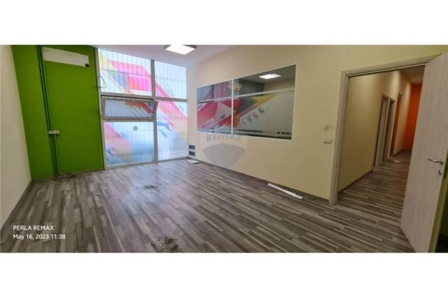 Tirane, jepet me qera ambjent biznesi Kati 0, 1.000 m² 5.000 Euro (Selite)