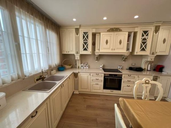 Tirane, jepet me qera apartament 2+1+BLK 100 m² 1.800 Euro (Rruga Kosavarve pamje nga Liqeni)