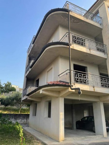 Tirane, shitet Vile 3 Katshe 530 m² 330.000 Euro (Luigj Gurakuqi)