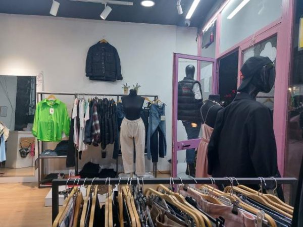 Tirane, shitet ambjent biznesi Kati 0, 40 m² (Rr. 3 Deshmoret)