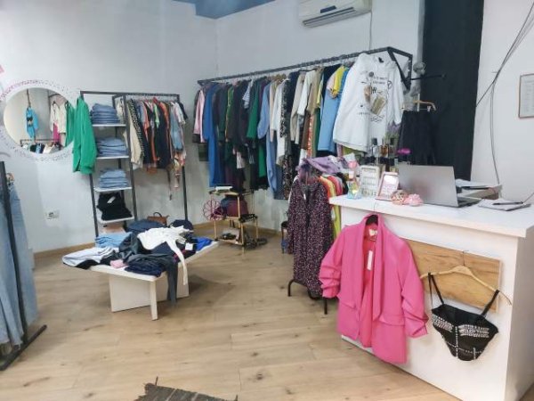 Tirane, shitet ambjent biznesi Kati 0, 40 m² (Rr. 3 Deshmoret)