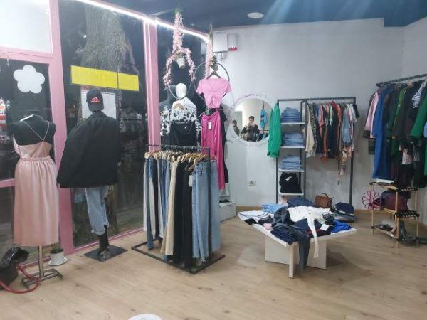 Tirane, shitet ambjent biznesi Kati 0, 40 m² (Rr. 3 Deshmoret)