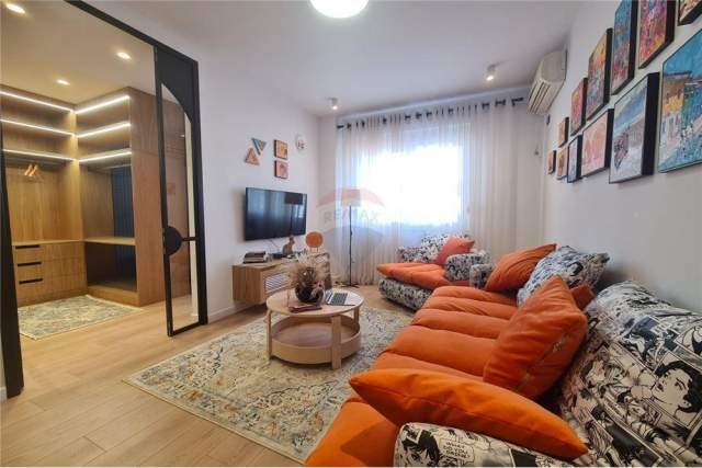 Tirane, jepet me qera apartament 600 Euro