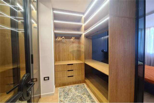 Tirane, jepet me qera apartament 600 Euro