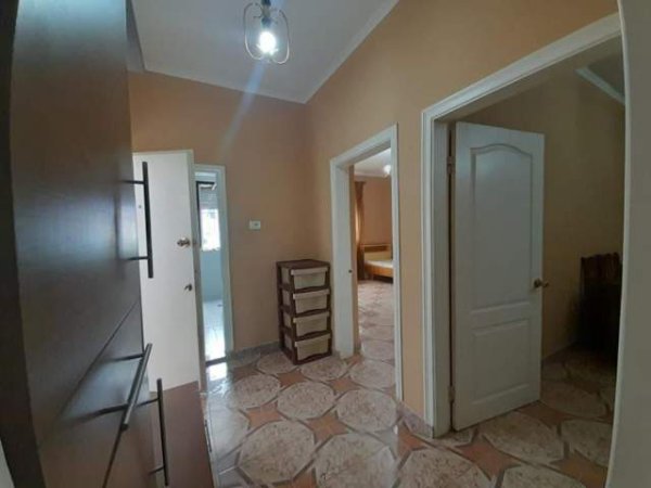 Tirane, shes apartament 4+1 Kati 3, 100 m² 145.000 Euro (21 dhjetori)
