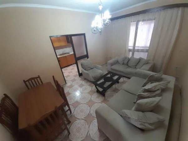 Tirane, shes apartament 4+1 Kati 3, 100 m² 145.000 Euro (21 dhjetori)