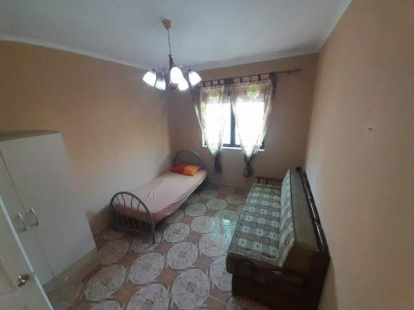 Tirane, shes apartament 4+1 Kati 3, 100 m² 145.000 Euro (21 dhjetori)