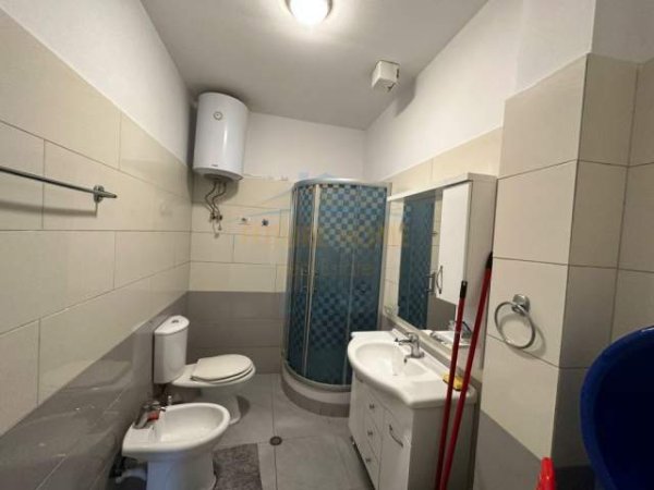 Tirane, jepet me qera apartament 2+1 Kati 1, 90 m² 350 Euro
