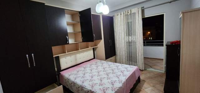 Tirane, jepet me qera apartament 1+1+BLK Kati 1, 65 m² 300 Euro (Yzberisht)