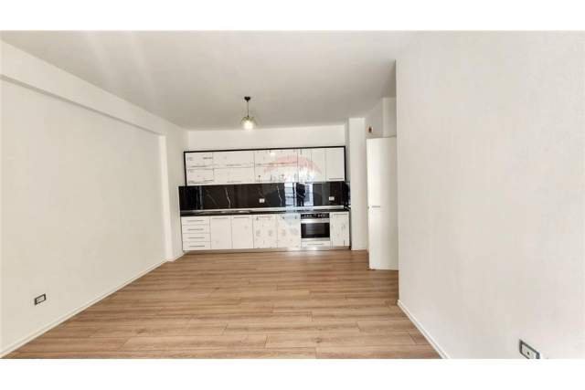 Tirane, jepet me qera zyre Kati 4, 97 m² 450 Euro (Rruga 5 Maji)