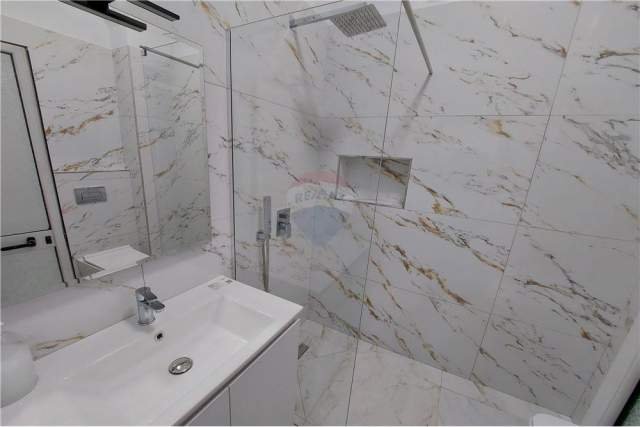 Tirane, jepet me qera zyre Kati 3, 100 m² 950 Euro (Reshit Collaku , Shallvaret)