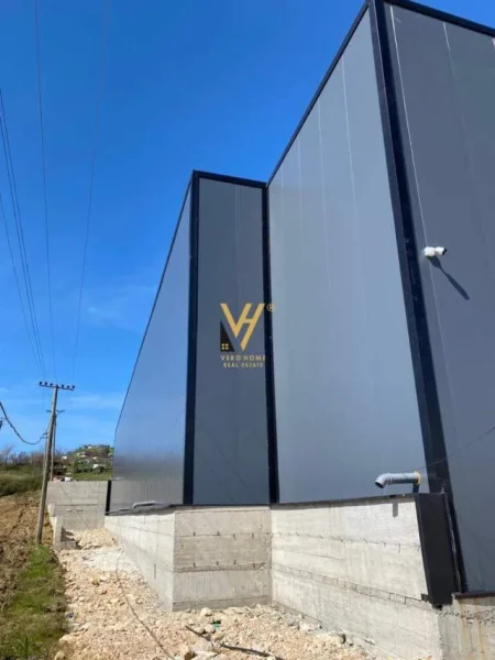 Tirane, shitet magazine Kati 0, 3.800 m² 800.000 Euro (vore)