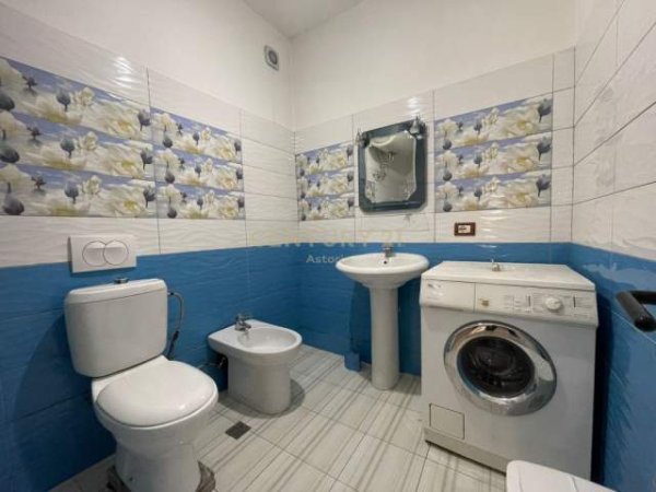 Tirane, jepet me qera apartament 2+1+BLK Kati 1, 100 m² 300 Euro (Sauk i Ri)