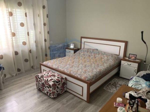 Tirane, shitet Vile 2+1 Kati 1, 181 m² 140.000 Euro (RRUGA TAHIR SKENDERI)