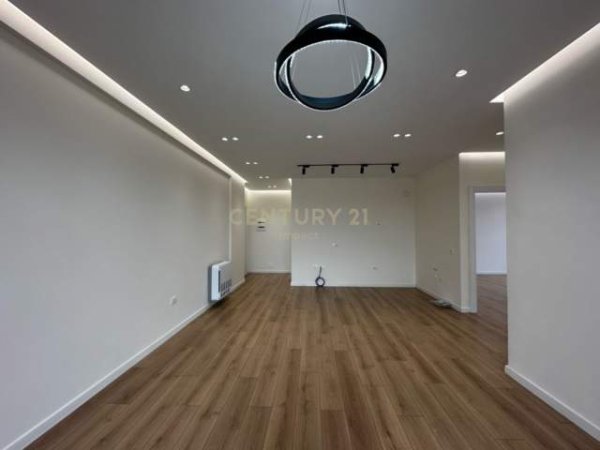 Tirane, jepet me qera apartament 2+1 Kati 9, 105 m² 600 Euro
